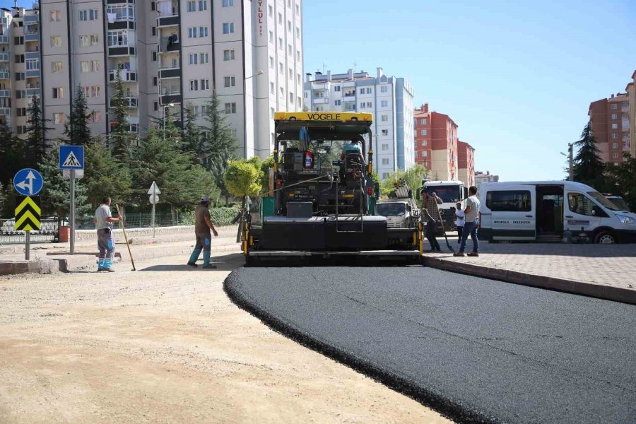 Melikgazi’de Asfalt Çalışması Devam Ediyor