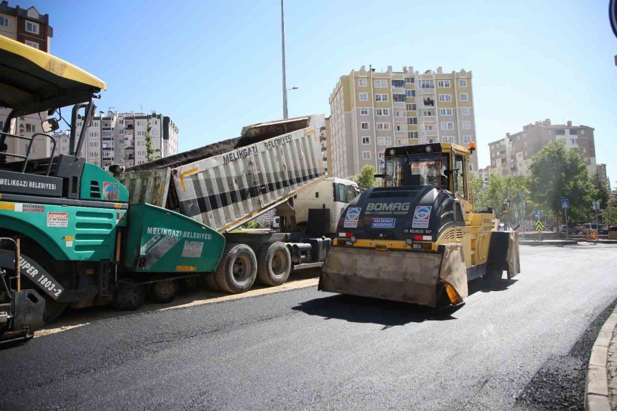 Melikgazi’de Asfalt Çalışması Devam Ediyor