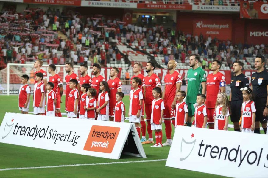 Trendyol Süper Lig: Antalyaspor: 2 - Samsunspor: 0 (ilk Yarı)