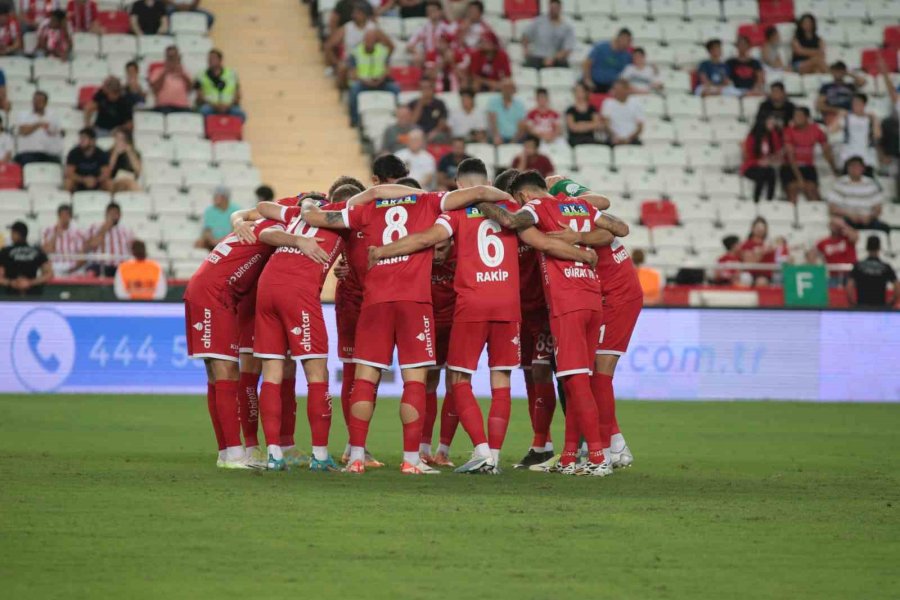 Trendyol Süper Lig: Antalyaspor: 2 - Samsunspor: 0 (ilk Yarı)