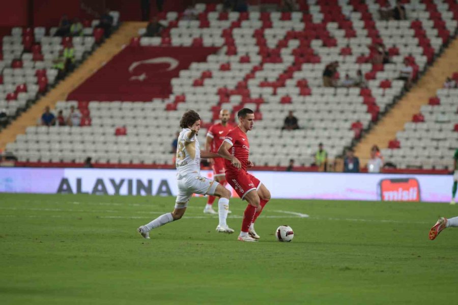 Trendyol Süper Lig: Antalyaspor: 2 - Samsunspor: 0 (ilk Yarı)