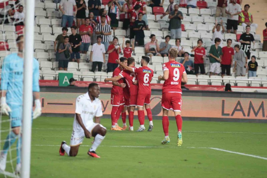 Trendyol Süper Lig: Antalyaspor: 2 - Samsunspor: 0 (ilk Yarı)