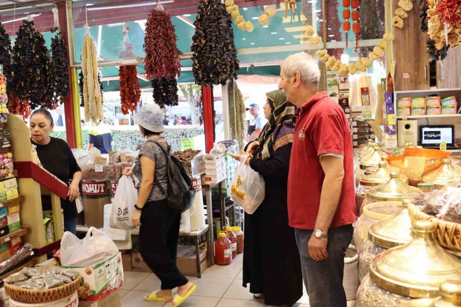 Şifanın En Doğru Adresi "eczane Mi Yoksa Aktar Mı" Polemiği