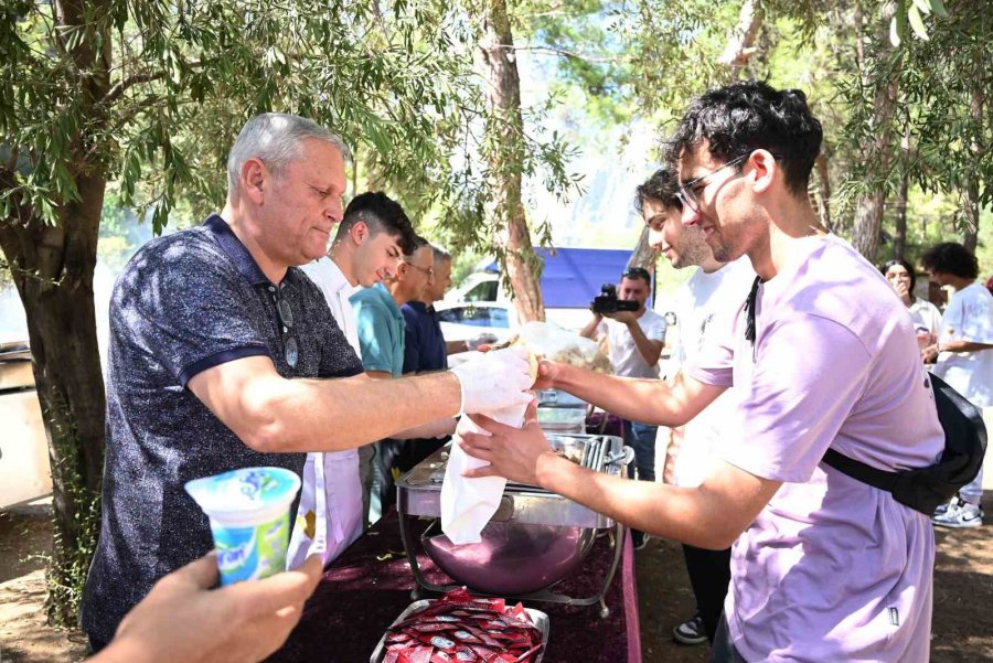 Başkan Topaloğlu’ndan Öğrencilere Mangal Partisi