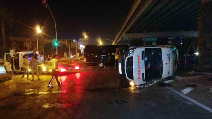 Tur Minibüsü-ambulans Kazasında Turist Aile Bebeği Sağlık Ekiplerine Vermedi