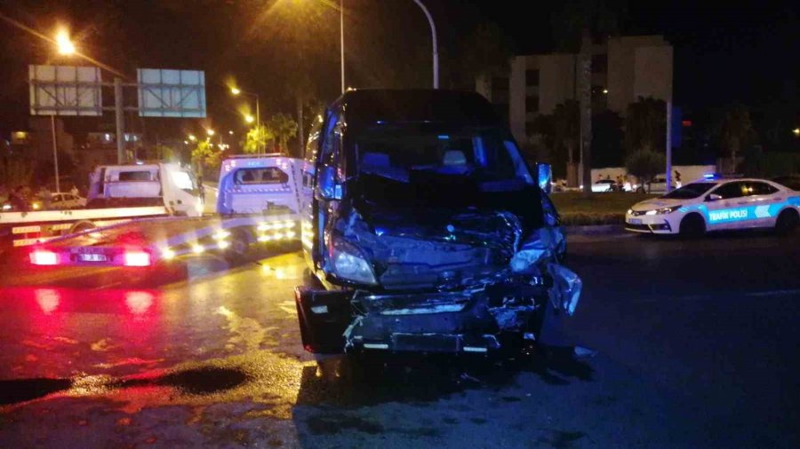 Tur Minibüsü-ambulans Kazasında Turist Aile Bebeği Sağlık Ekiplerine Vermedi