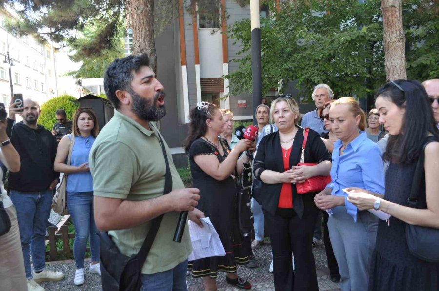 Hayvanseverler Büyükşehir’i Suçladı