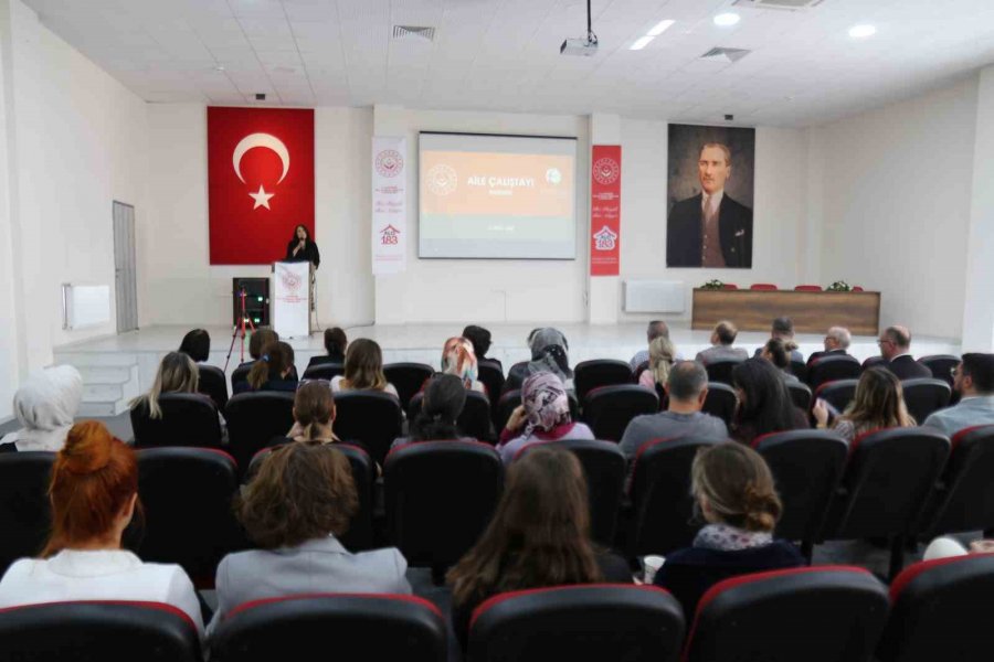 Eskişehir’de ‘aile Çalıştayı’ Yapıldı