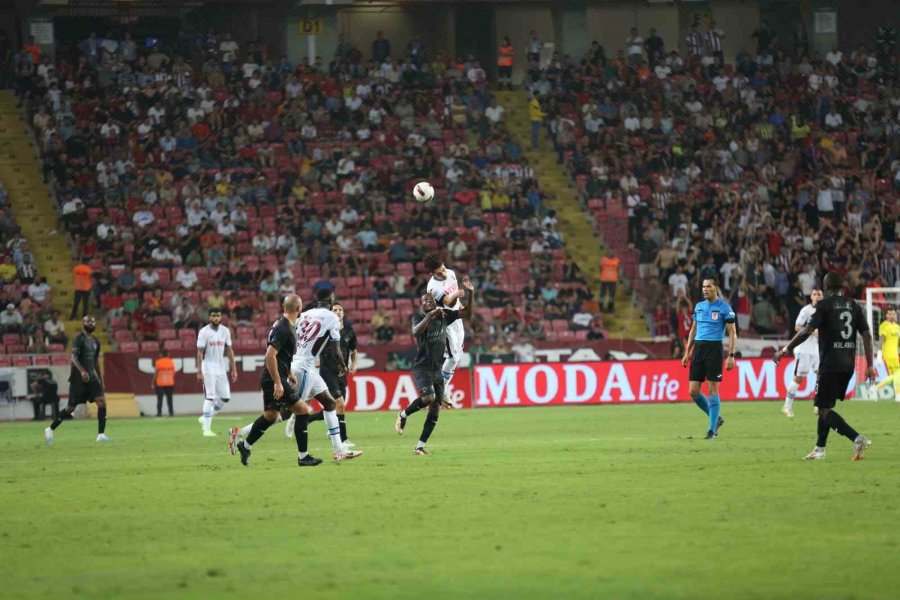 Trendyol Süper Lig: Hatayspor: 0 - Trabzonspor: 1 (ilk Yarı)