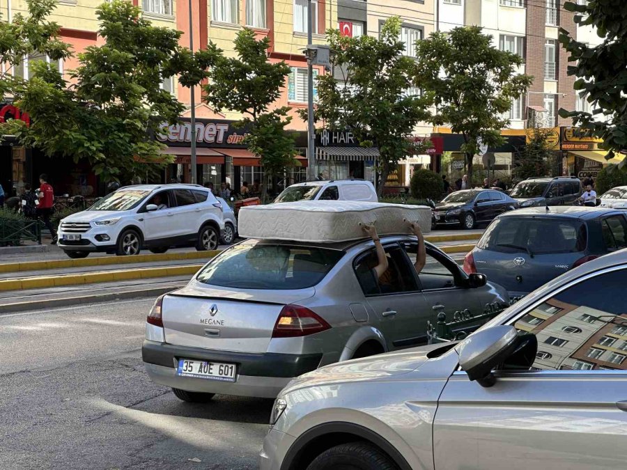 Öğrencilerden İlginç Taşıma Yöntemi Şaşırttı