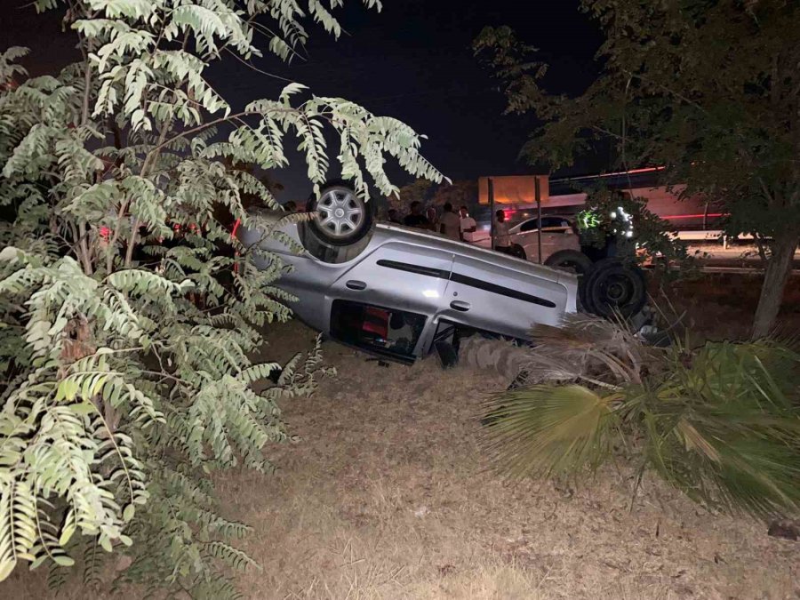 Antalya’da Refüje Çarpıp Takla Atan Otomobil Sürücüsü Hayatını Kaybetti