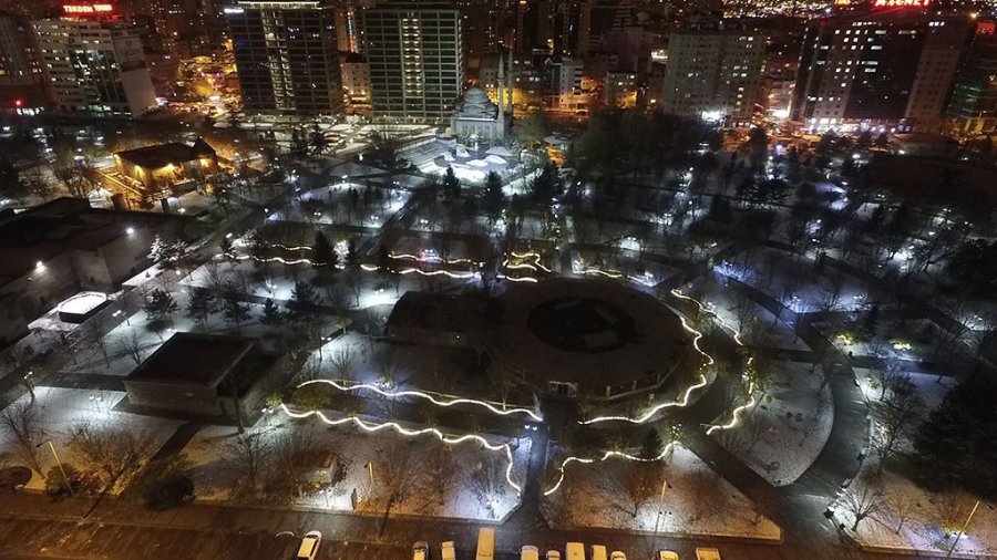 Büyükşehir Belediyesi, Çevre Dostu Aydınlatma Projeleri İle Kentin Geleceğine Işık Tutuyor