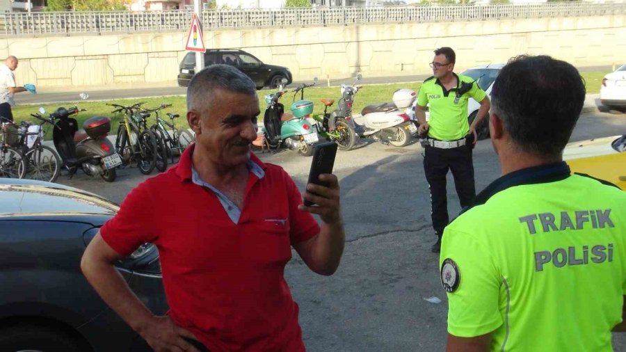 Korsan Turist Taşırken Yakalandı, Müşterisine "bugün Yok, Polis Beni Yakaladı, Yapacak Bir Şey Yok” Dedi