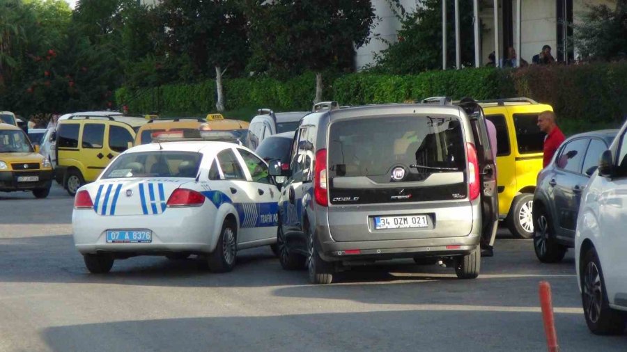 Korsan Turist Taşırken Yakalandı, Müşterisine "bugün Yok, Polis Beni Yakaladı, Yapacak Bir Şey Yok” Dedi