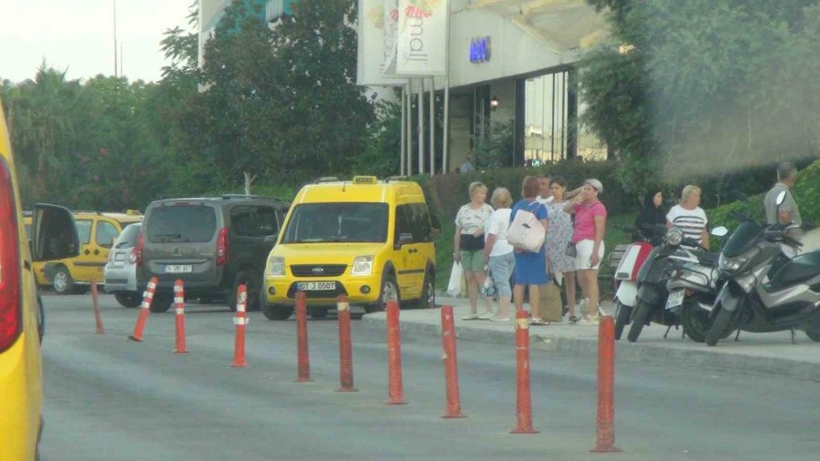 Korsan Turist Taşırken Yakalandı, Müşterisine "bugün Yok, Polis Beni Yakaladı, Yapacak Bir Şey Yok” Dedi