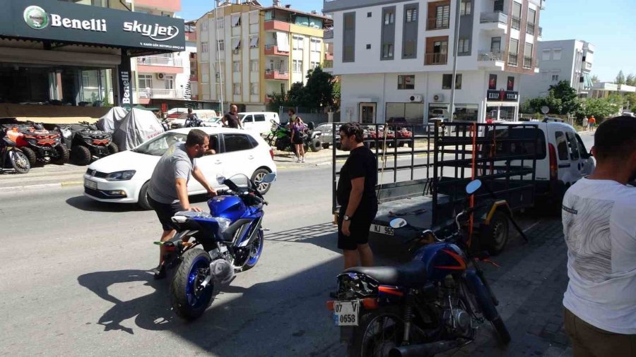 Parasını Ödeyip Alamadıklarını İddia Ettikleri Motosikletleri Römorka Yükleyip Götürdüler