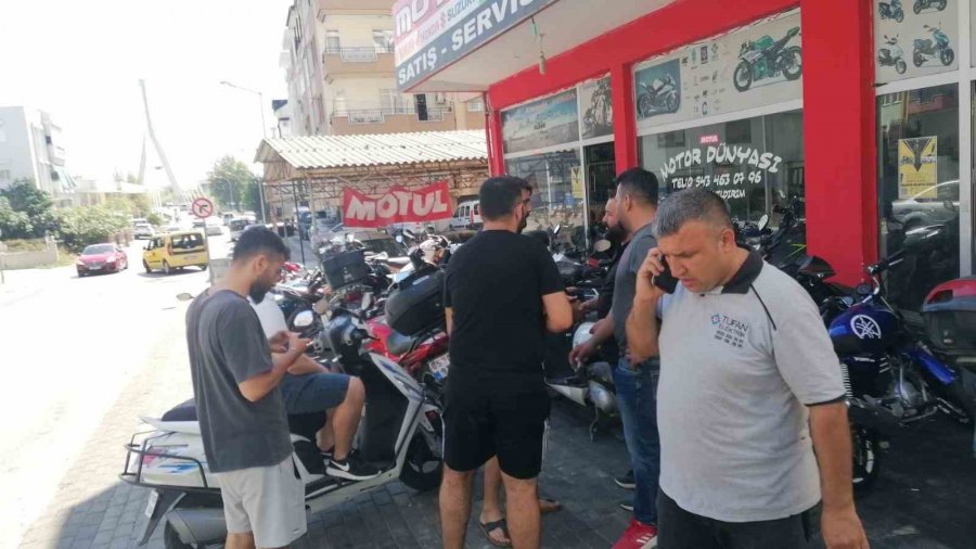 Parasını Ödeyip Alamadıklarını İddia Ettikleri Motosikletleri Römorka Yükleyip Götürdüler