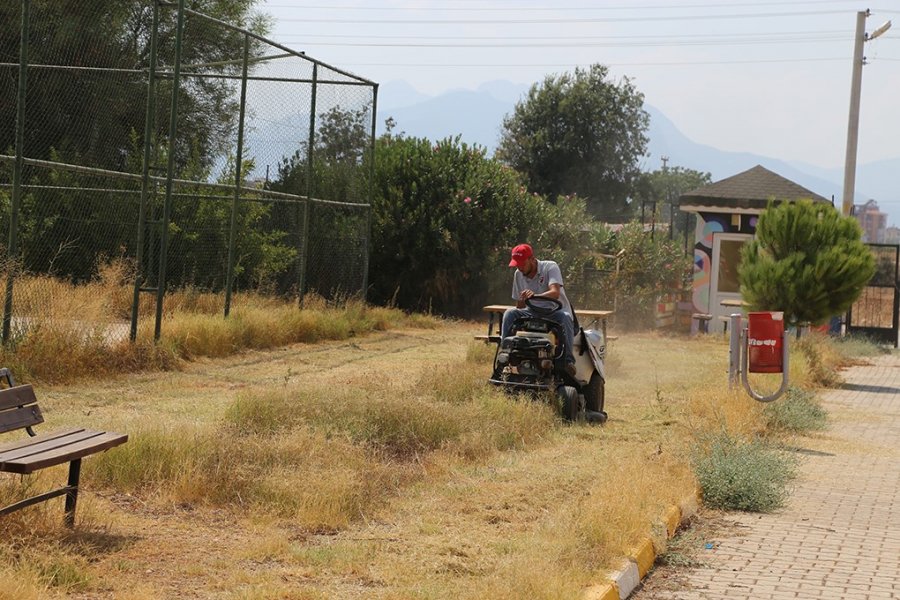 Döşemealtı Belediyesi’nden Okul Bahçelerine Bakım