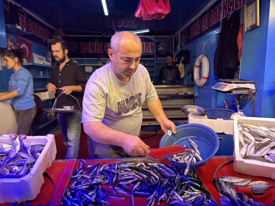 Vatandaş İndirimi Balıkçılar İse Soğuk Havayı Bekliyor