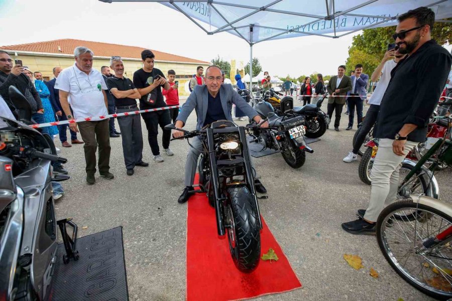 Klasik Otomobillerle Geçmişe Yolculuk