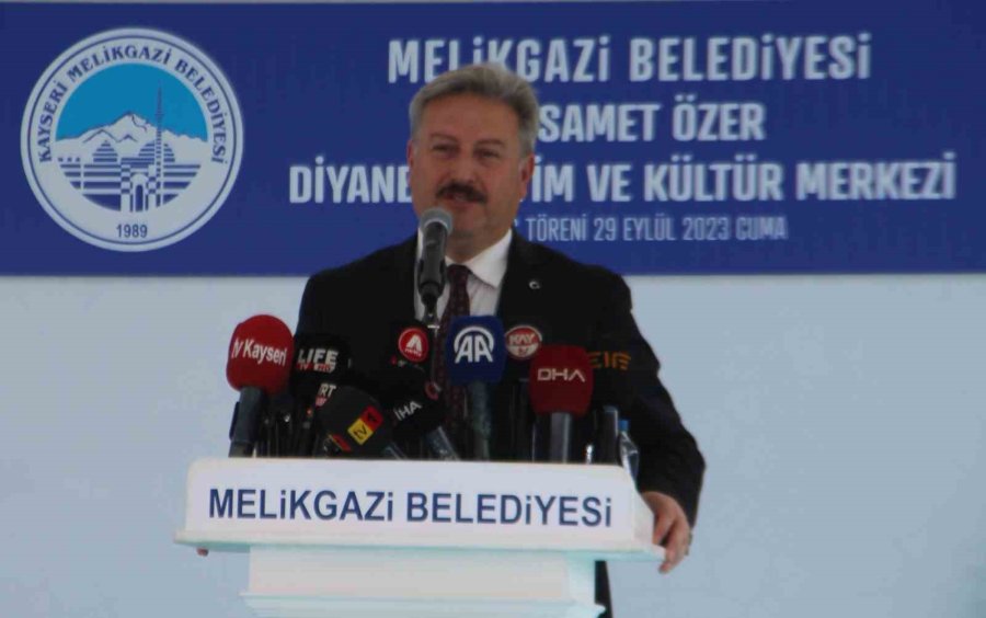 Bakan Özhaseki: "1 Milyon 900 Bin Vatandaşımız Evlerinin Dışında"