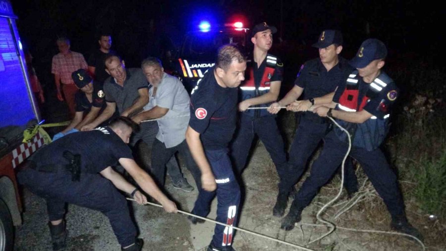 Kayıp Olarak Aranan Yaşlı Adamın Ölümünü Ezilmiş Çimler Ortaya Çıkardı