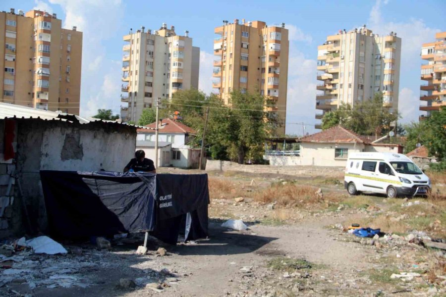 Antalya’da Boş Arazide Erkek Cesedi Bulundu