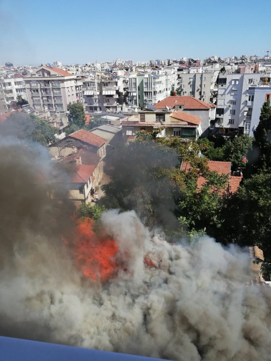 Her Pazar ’yangın’ Korkusuyla Uyanıyor, Su Dolu Kovalarla Nöbet Tutup Seslerini Duyurmaya Çalışıyorlar