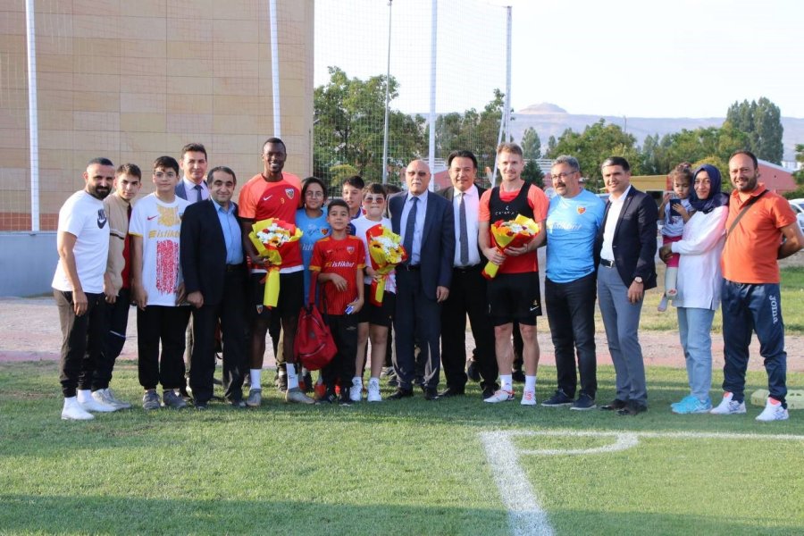 Milli Eğitim Müdürlüğünden Kayserispor’a Moral Ziyareti