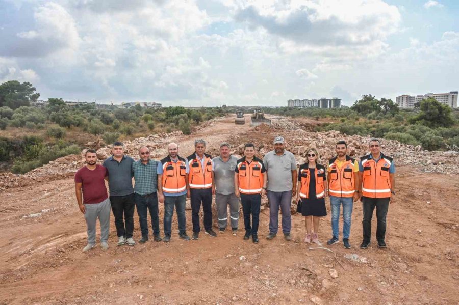 Kepez Masa Dağı’nın 60 Metrelik Ana Arter Yolunu Açıyor