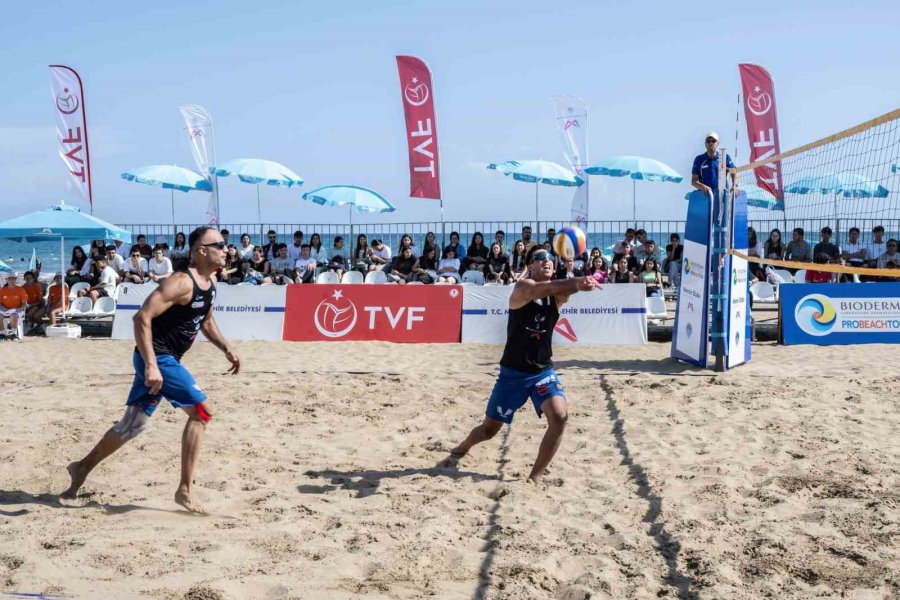 Seçer, Pro Beach Tour Plaj Voleybolunda Sporcuların Heyecanına Ortak Oldu