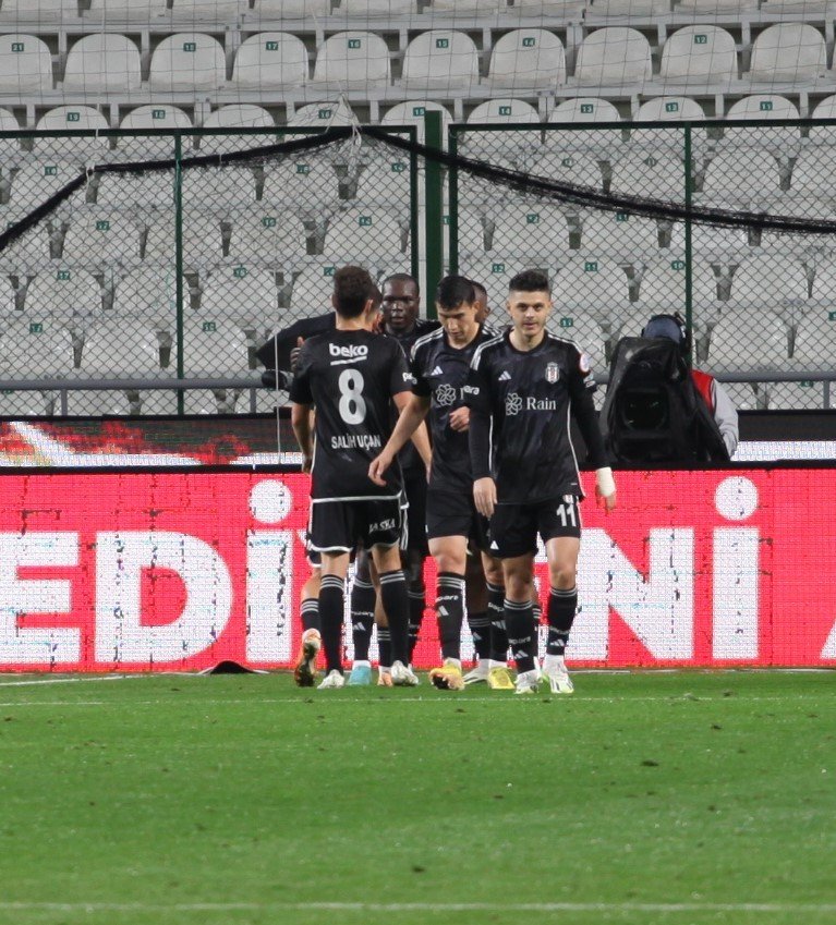 Trendyol Süper Lig: Konyaspor: 0 - Beşiktaş: 1 (ilk Yarı)