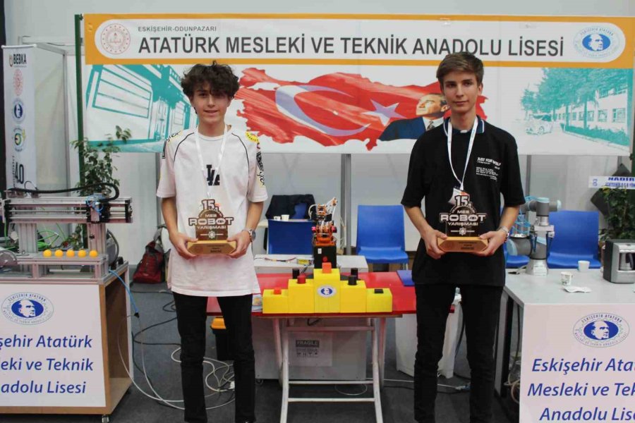 Robot Yarışmasında Dünya Birincisi Ve İkincisi Olan Lise Öğrencileri Başarı Sürecini Anlattı