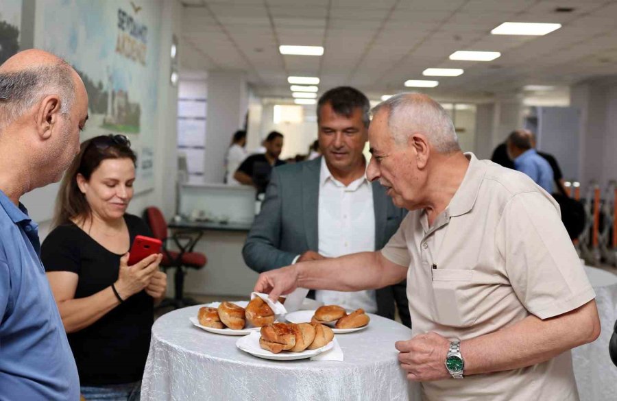 Akdeniz Belediyesinden Üniversiteyi Kazanan Öğrencilere Destek