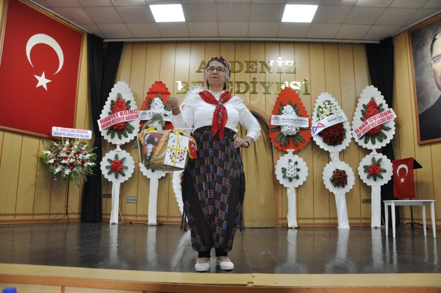 Mersin’de ’edebiyat Defilesi’ İlgi Gördü