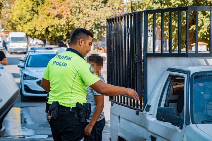 Küçük Afacanlar Ortalığı Birbirine Kattı, Polisi 20 Kilometre Peşlerine Taktı