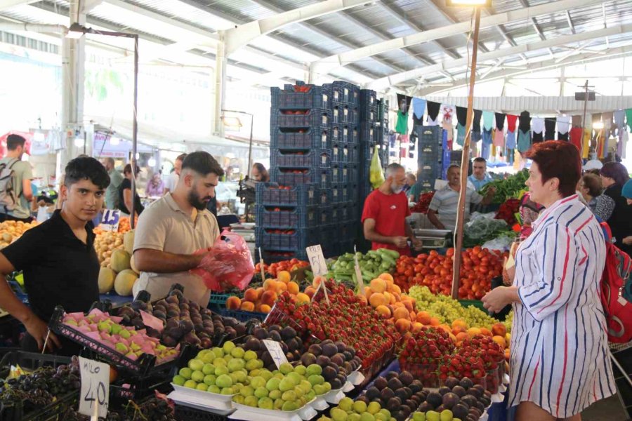 Antalya’da Bağıran Pazarcıya Taviz Yok, Anonslarla Sürekli Uyarılıyorlar