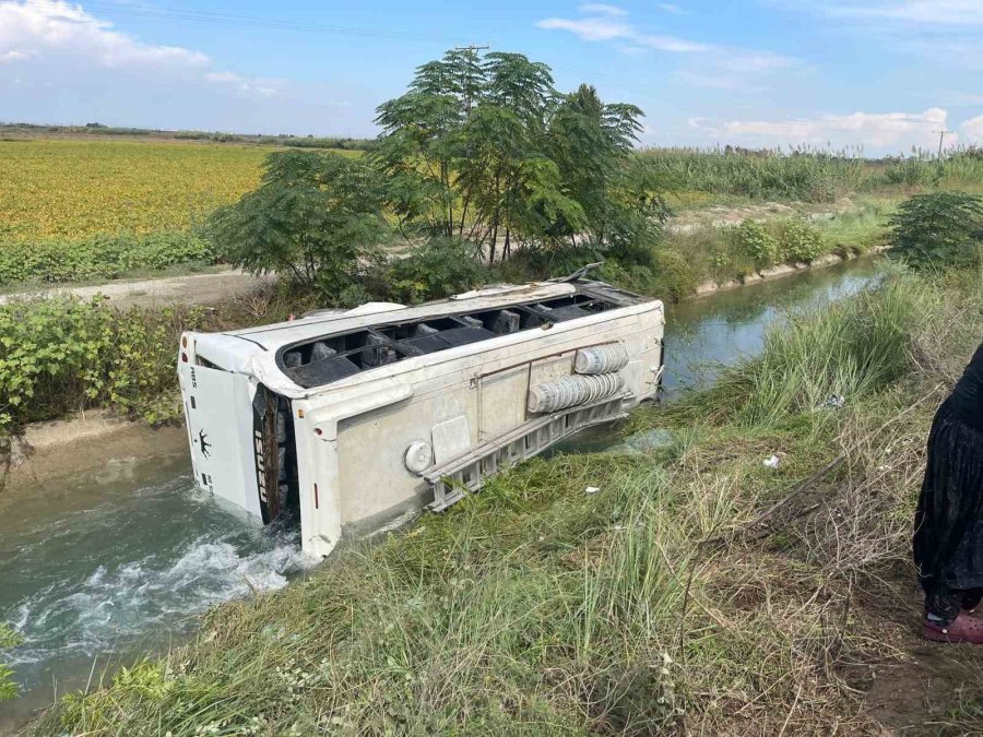 Tarım İşçilerini Taşıyan Midibüs Kaza Yaptı, 7 İşçi Yaralı