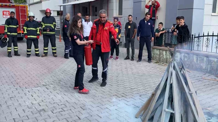 Niğde’de 112 Personelinden Gerçeği Aratmayan Yangın Tatbikatı