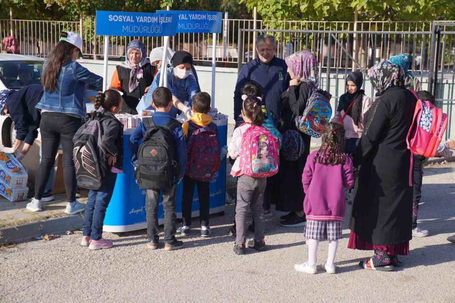 İlköğretim Öğrencilerine Beslenme Desteği Başladı