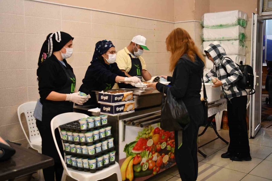 Üniversite Öğrencileri Yemek Desteğinden Çok Memnun