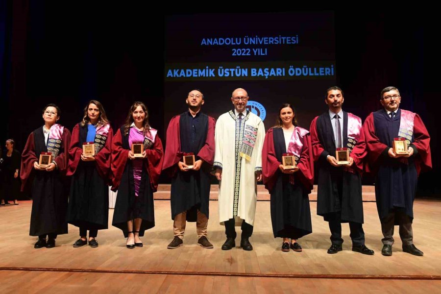 Anadolu Üniversitesi Akademik Performans Ödülleri Sahiplerini Buldu