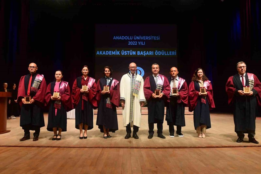 Anadolu Üniversitesi Akademik Performans Ödülleri Sahiplerini Buldu