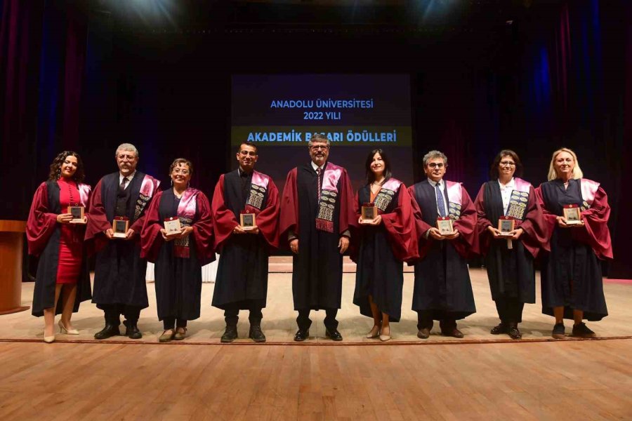 Anadolu Üniversitesi Akademik Performans Ödülleri Sahiplerini Buldu