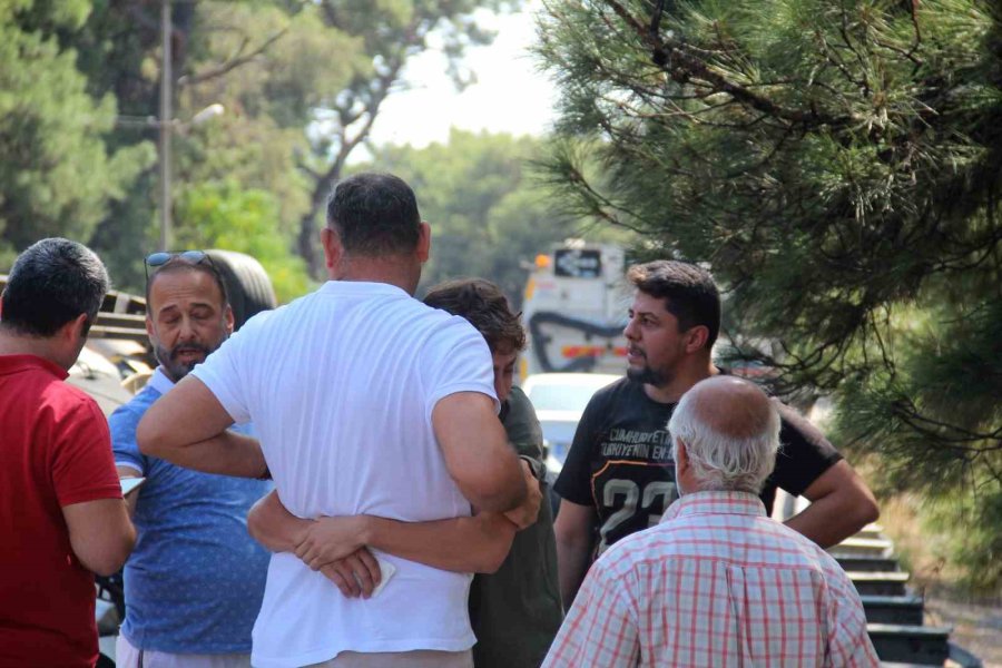 Otomobil Takla Attı, Ağlayan Genci Babası Sakinleştirdi