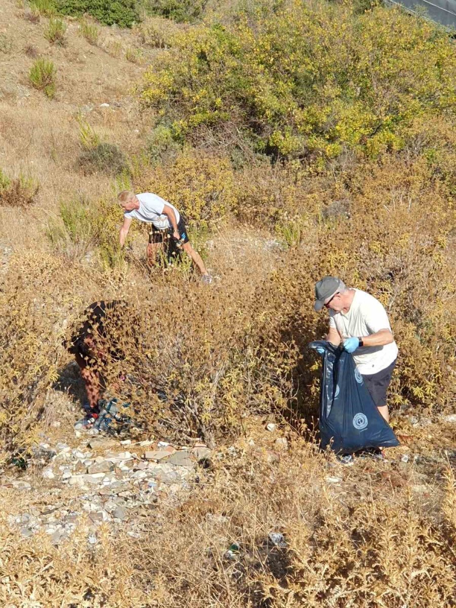 Alman Turistler Ve Yerleşik Almanlar Gazipaşa’da Çöp Topladı