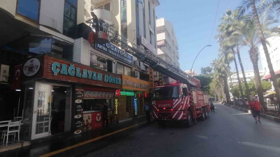 Dönercinin Bacasında Çıkan Yangını Ekipleri Alarma Geçirdi