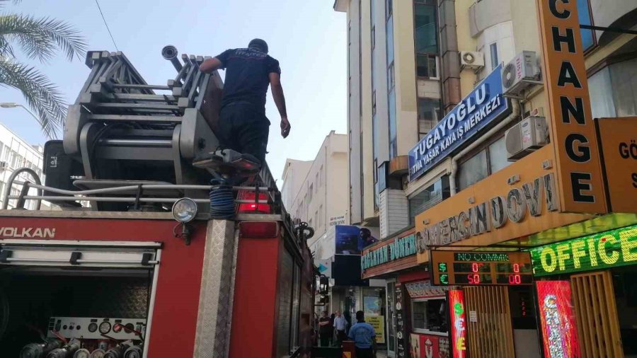 Dönercinin Bacasında Çıkan Yangını Ekipleri Alarma Geçirdi