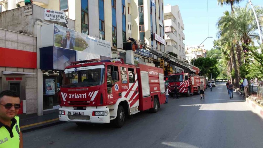 Dönercinin Bacasında Çıkan Yangını Ekipleri Alarma Geçirdi