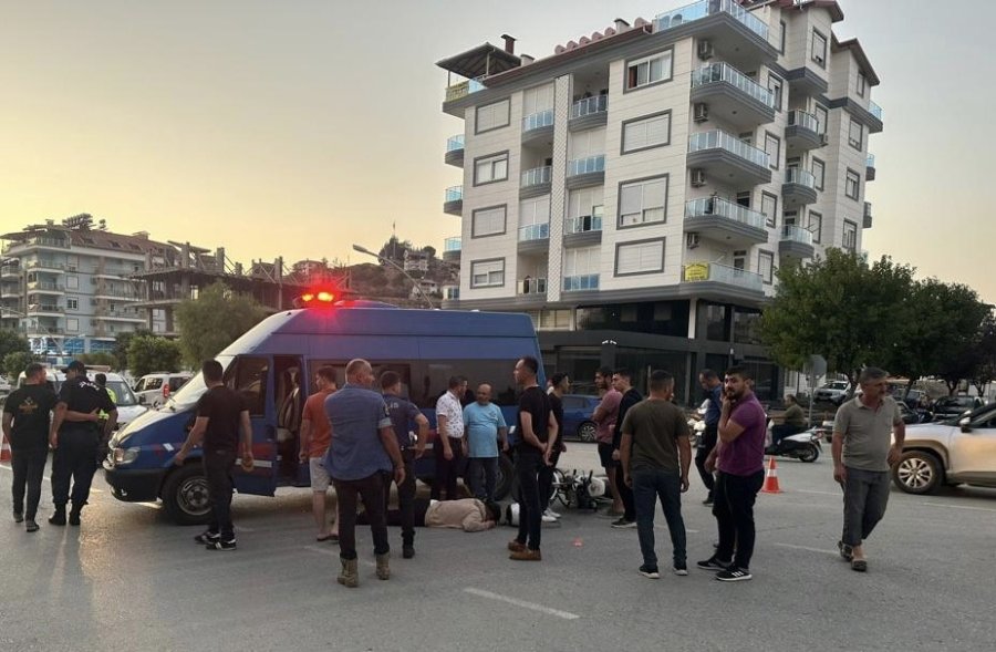 Jandarma Aracı İle Motosiklet Çarpıştı: 1 Yaralı